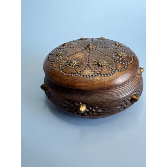 Antique Savoy Round Wooden Trinket Box With Brass Accents & Floral Design Circa - Picture 2 of 9